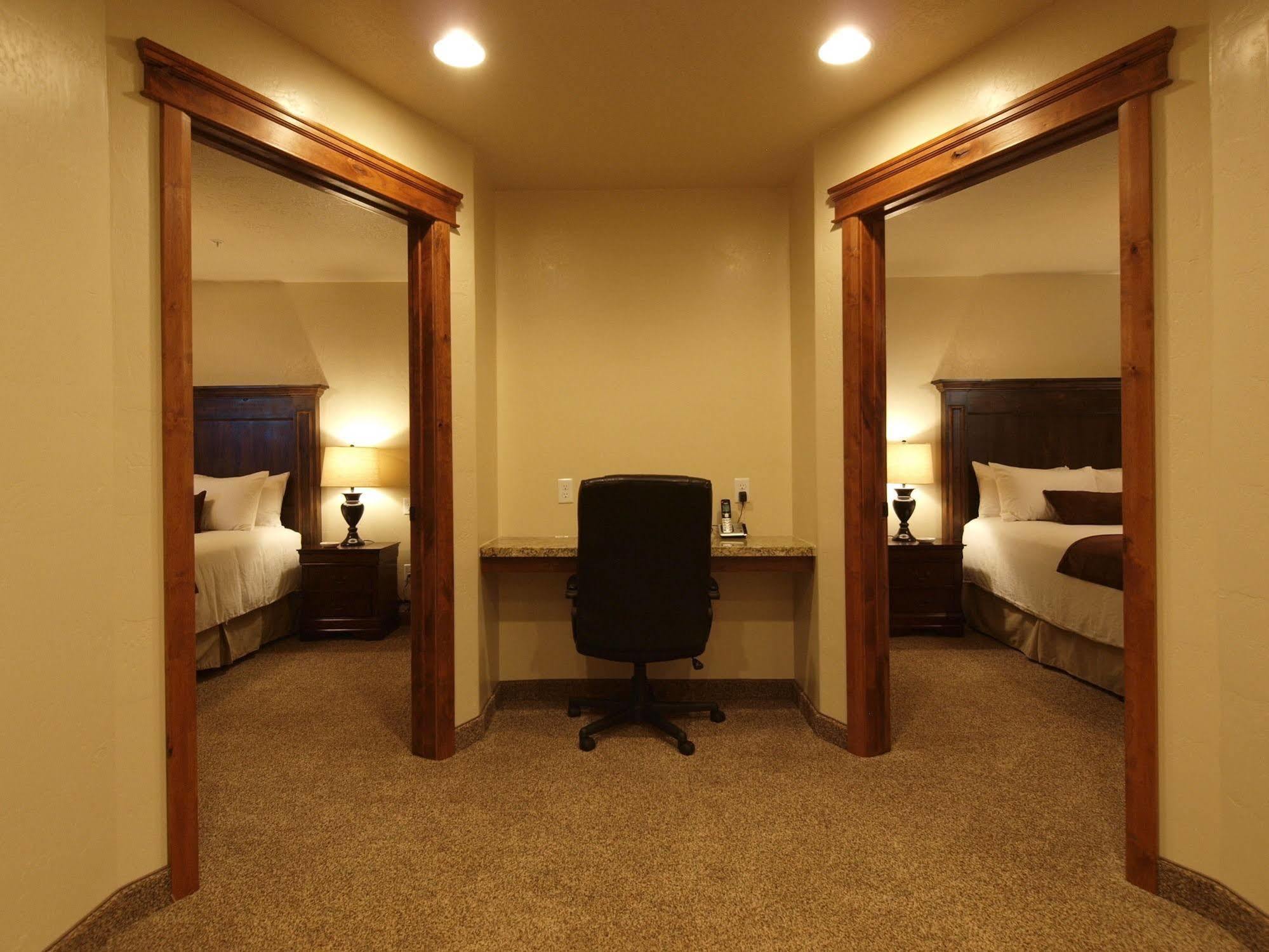 Cb&M Executive Suites Roosevelt Екстер'єр фото